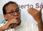 El candidato izquierdista Roberto Sánchez habla en una rueda de prensa este viernes, en Lima.