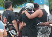 Familiares de las víctimas del siniestro acudieron al laboratorio forense en Guayaquil.