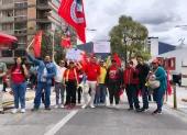 Docentes de la UNE marcharon hacia la Corte Constitucional para presentar una demanda de inconstitucionalidad contra el Acuerdo Ministerial 0045-A.