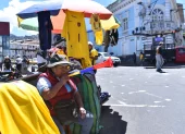Las vuvuzelas mundialistas se han sumado al ruido generado por vendedores ambulantes.
