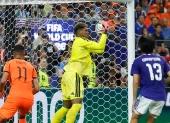 Zion Suzuki (c) de Japón controla el balón este domingo, en un partido del grupo F del Mundial de la FIFA 2026.