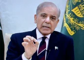 El primer ministro de Pakistán, Shehbaz Sharif, durante una alocución, en Peshawar.