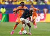 Enner Valencia en control de la pelota en el duelo de Ecuador ante Costa de Marfil.