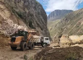 Entre los kilómetros 76 y 90 se han desalojado cerca de 10.000 metros cúbicos de rocas y tierra.