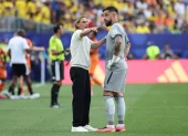 Ecuador vs. Costa de Marfil: el arquero Hernán Galíndez recibiendo indicaciones de Sebastián Beccacece.