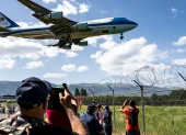 El Air Force One, en el que viaja el presidente de EE.UU., Donald Trump, aterriza en el aeropuerto de Ginebra para la cumbre del G7 de Evian, en Ginebra (Suiza), el 15 de junio de 2026.