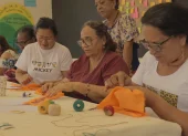 A través del bordado colectivo las mujeres muestran cómo se ven a sí mismas y de qué manera las impacta la violencia.