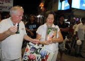 Ciudadanos extranjeros y nativos efectuaron un homenaje póstumo a la activista fallecida Monika Silva