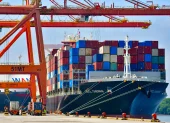 Uno de los barcos que llevan las exportaciones de Ecuador, desde el puerto de Guayaquil.