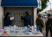 Imagen generada por IA en torno al control de Arcsa que deja una farmacia clausurada.