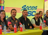 La dirigencia de Barcelona SC, presidida por Antonio Álvarez (c), en la asamblea del 13 de junio.