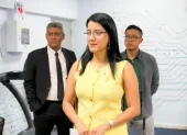 La ministra Gilda Alcivar emitió un comunicado tras la viralización de imagenes de menores jurando por la seguridad de Daniel Noboa y Erik Prince.