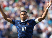 El delantero Kylian Mbappé batió registros históricos franceses en su debut frente a Senegal