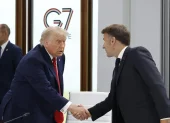 El presidente de EE.UU., Donald J. Trump (i) y el presidente francés, Emmanuel Macron (d) durante la cumbre del G7 en Evian-les-Bains, Francia, el 17 de junio de 2026.