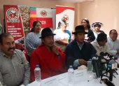 Dirigentes sociales y sindicales anunciaron acciones para impulsar una iniciativa constitucional contra el Gobierno.
