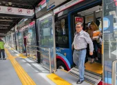 Usuarios. Entre 2024 y 2025, los viajes en el trole y ecovía disminuyeron. En el metro, en cambio, aumentaron.