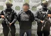 Alias Javi, presentado por la Policía Nacional de Colombia,  tras su captura en Bogotá cerca de la embajada de EE. UU.