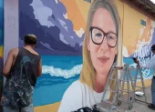 Tres artistas pintaron un mural en homenaje a la activista anticorrupción, Monika Silva, quien fue hallada sin vida en Santa Elena.