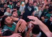 Enfrentamientos entre hinchas de Argentina y Argelia en Nueva York dejaron escenas de violencia por el partido entre ambas selecciones.