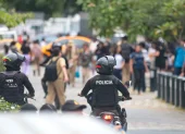 En los exteriores de colegios de Guayaquil se ha intentado reforzar la seguridad. Grupos delictivos ahora buscan reclutar a través de redes sociales.