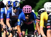 Richard Carapaz (c), en la Vuelta a Suiza 2026, en una imagen compartida por su equipo, el EF Education-EasyPost.