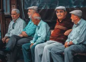 Referencial. Adultos mayores reciben atención prioritaria en programas sociales del Gobierno.