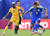 Enner Valencia y Livano Comenencia de Curazao en el estadio de Kansas.