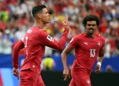 Ronaldo festeja su gol ante Uzbekistán.