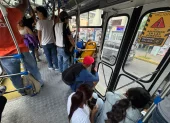 Unidades. Pese a que las unidades cuentan con ventilación y wifi, el pendiente es la falta de espacios para las personas con capacidades especiales.