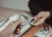 Los jóvenes recibirán una remuneración de $400 mensual.