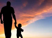 El reconocimiento a los padres trasciende un día y se refleja en el cuidado y la cercanía cotidiana.