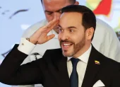 Abelardo de la Espriella reacciona durante la entrega del Consejo Nacional Electoral (CNE) de su credencial como presidente electo de Colombia.