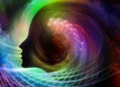La introspección y el encuentro humano se plantean como claves para enfrentar los desafíos del mundo contemporáneo.