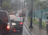 Se observan zonas de convección que generan lluvias de intensidad variable en la región Amazónica y en el interior del Litoral