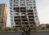 Edificios gravemente dañados en Catia La Mar, una de las ciudades más afectadas por los terremotos en Venezuela.