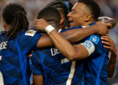 Kylian Mbappe (d) de Francia celebra un gol con sus compañeros durante el Mundial 2026