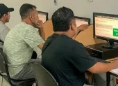 Para obtener el permiso de conducir se rinde un examen sobre las normas a cumplir en las vías.