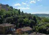Montepulciano. Los pueblos de la Toscana se ubican en lo alto de las colinas, dando a sus visitantes una vista panorámica de los campos y viñedos.