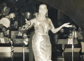La cantante cubana Celia Cruz, fallecida en 2003, se convirtió en la primera artista latina cuya voz fue recreada mediante inteligencia artificial.