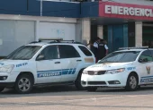 Personal de la Policía Nacional y Criminalística realizó las primeras pericias tras el hallazgo de un trabajador sin vida en una clínica del centro-sur de Guayaquil.