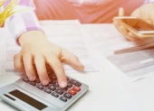 Casos de presunto enriquecimiento ilícito en el sector público generan preocupación y demandas de mayor fiscalización.