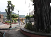 El parque de Miraflores está al ingreso de la ciudadela y es uno de los pocos espacios verdes que tiene la ciudadela, pese a estar rodeada del estero Salado y el cerro Paraíso.
