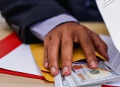 La integridad en la función pública es clave para frenar la corrupción y proteger las instituciones democráticas.