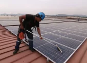 Los paneles solares se instalaron sobre los techos de Kubiec.