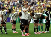 Jugadores de Japón reaccionan tras el partido de dieciseisavos de final de la Copa Mundial de la FIFA 2026 entre Brasil y Japón, en Houston, Estados Unidos, el 29 de junio de 2026.