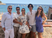Bruce Hardeman encontró en su familia el mejor motivo para celebrar un año más de vida. Junto a sus hijos y a las parejas de ellos.