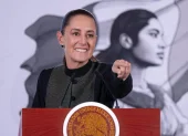 Tras las concentraciones masivas y los disturbios previos en el hotel de la selección ecuatoriana, la mandataria insistió en mantener el orden.