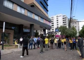 Las avenidas Amazonas y Colón, en el norte de Quito, registraron una intensa movilización policial tras el reporte de un violento asalto en el edificio Amazonas Parc.