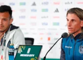 El técnico de la Tri responde en rueda de prensa en Ciudad de México, previo al duelo con México.