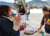 Jóvenes Emprendedores de la Casa Sin Fronteras recibieron un capital semilla gracias a empresa privada y ONG.